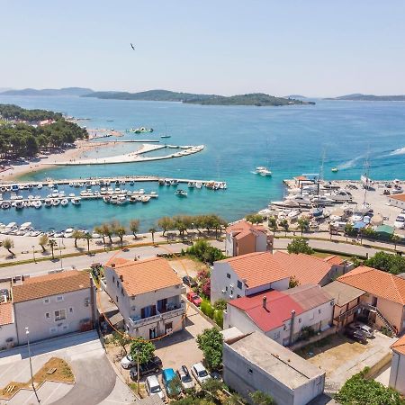 Apartment And Rooms Artina Водице Екстериор снимка