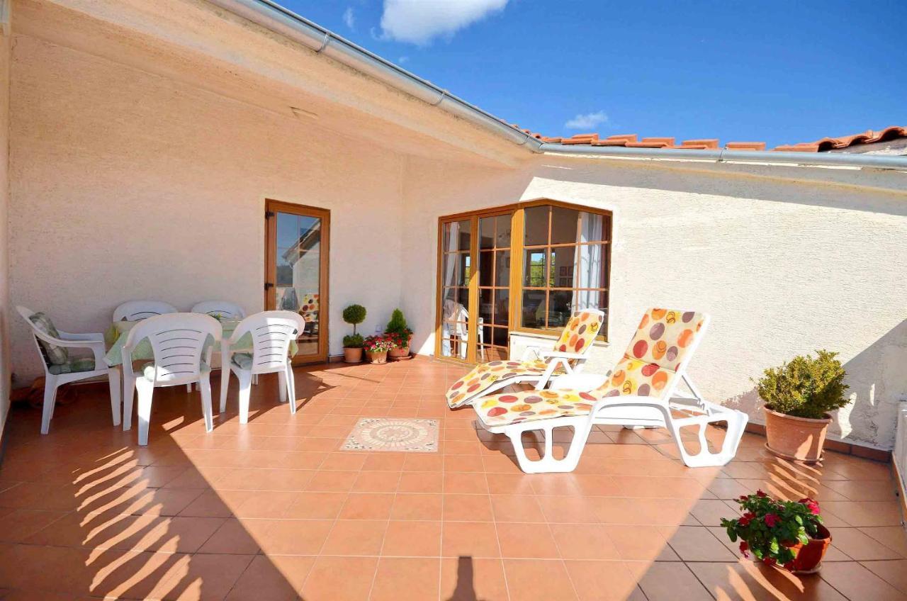 Apartment And Rooms Artina Водице Екстериор снимка
