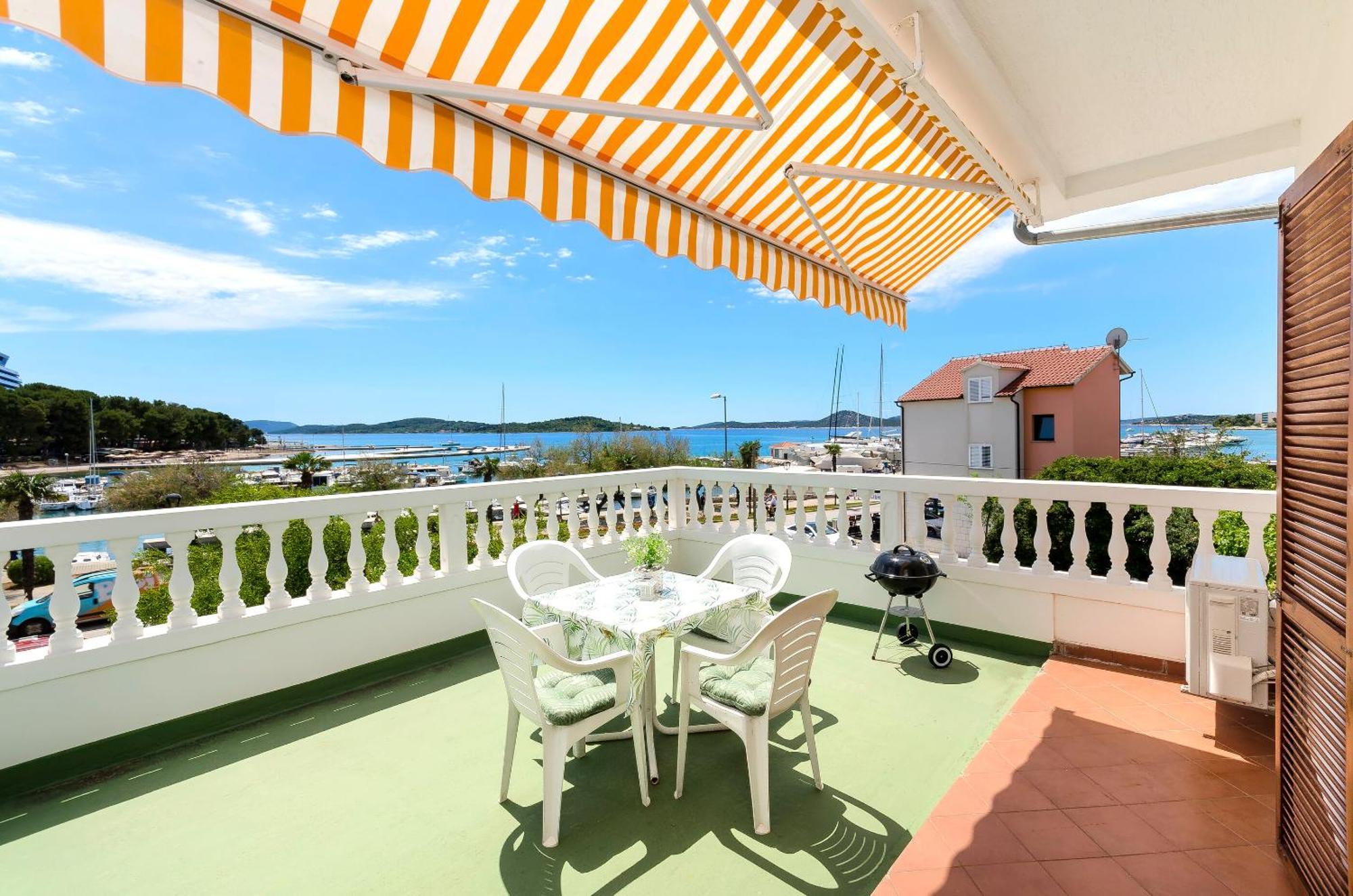 Apartment And Rooms Artina Водице Екстериор снимка