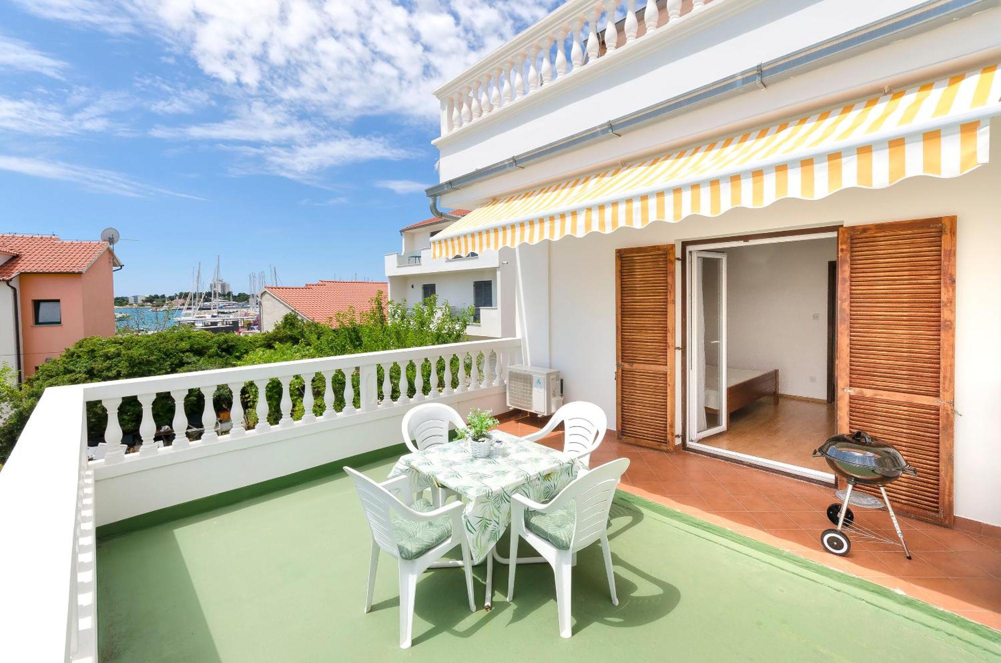 Apartment And Rooms Artina Водице Екстериор снимка