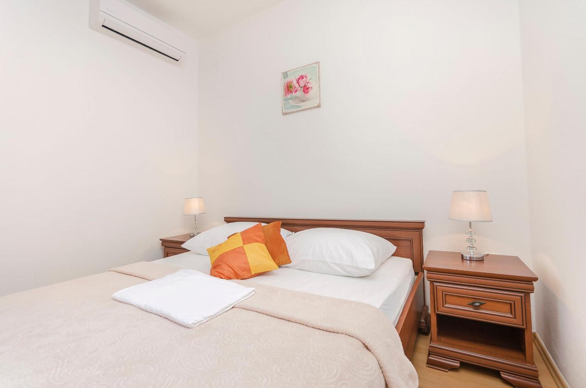 Apartment And Rooms Artina Водице Екстериор снимка