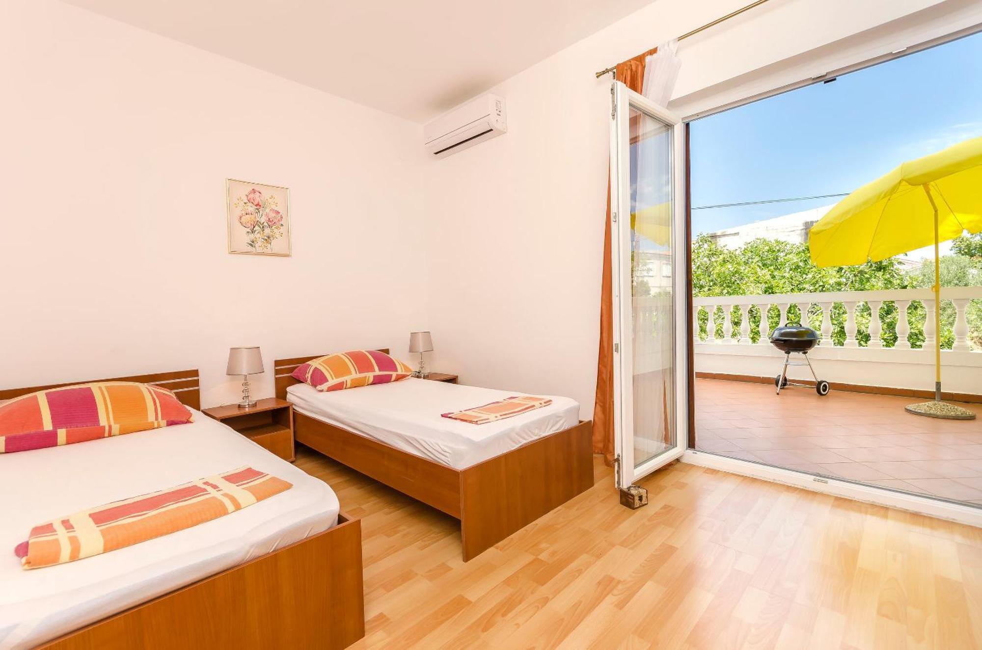 Apartment And Rooms Artina Водице Екстериор снимка