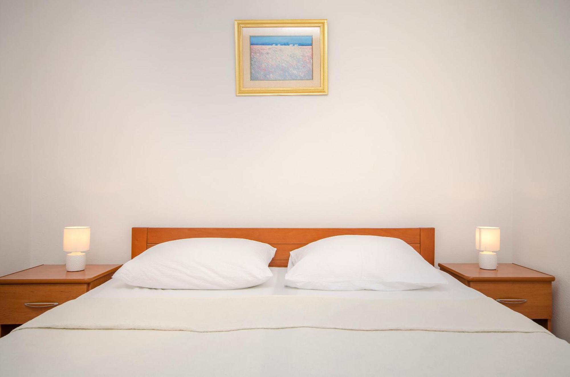 Apartment And Rooms Artina Водице Екстериор снимка