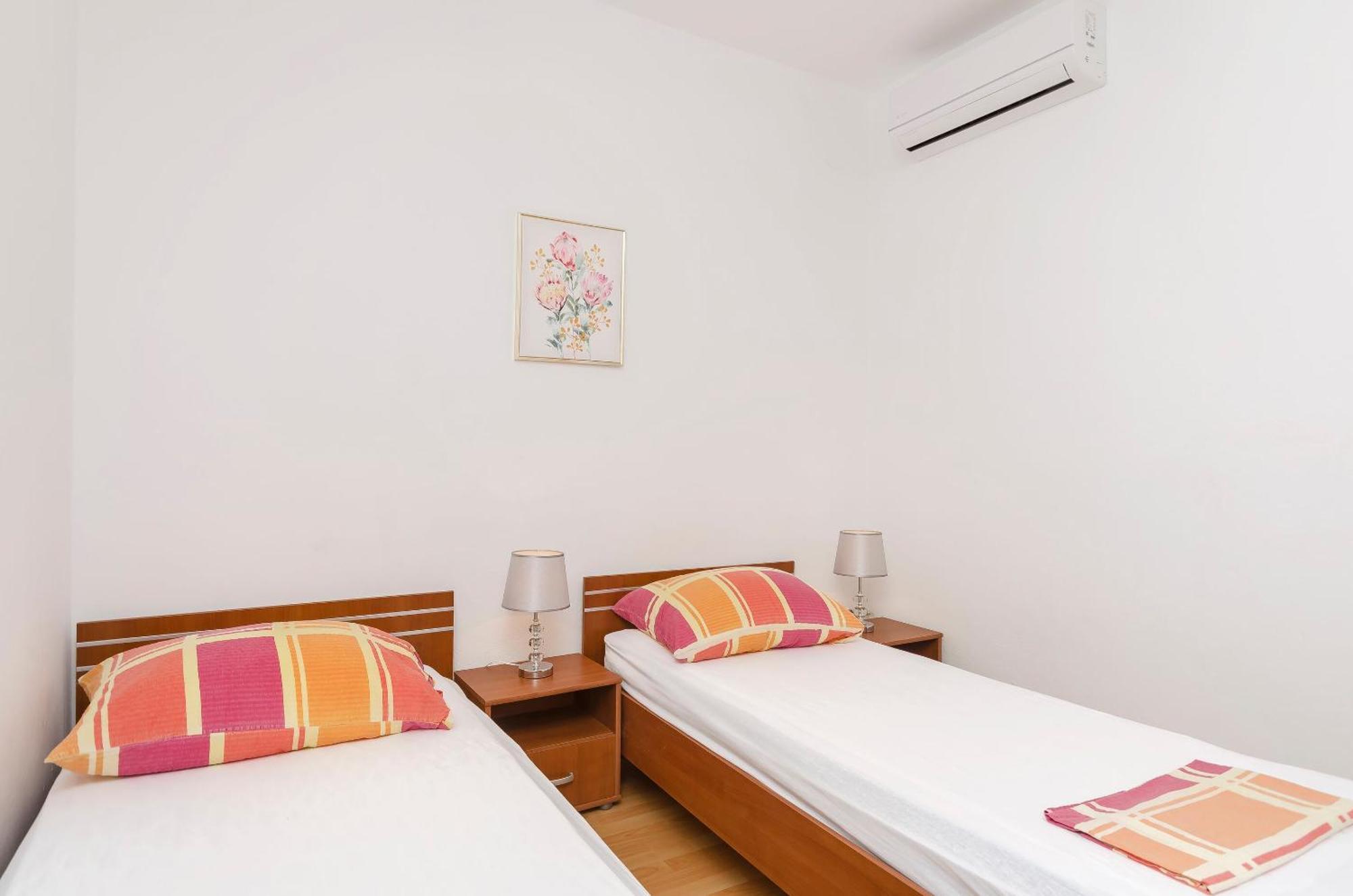 Apartment And Rooms Artina Водице Екстериор снимка