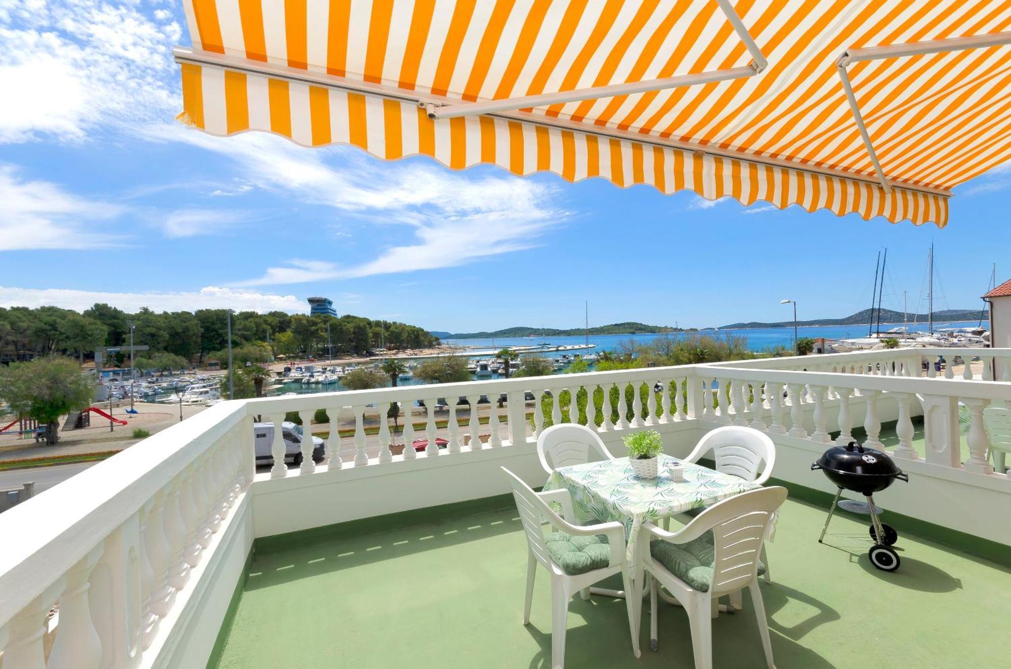 Apartment And Rooms Artina Водице Екстериор снимка