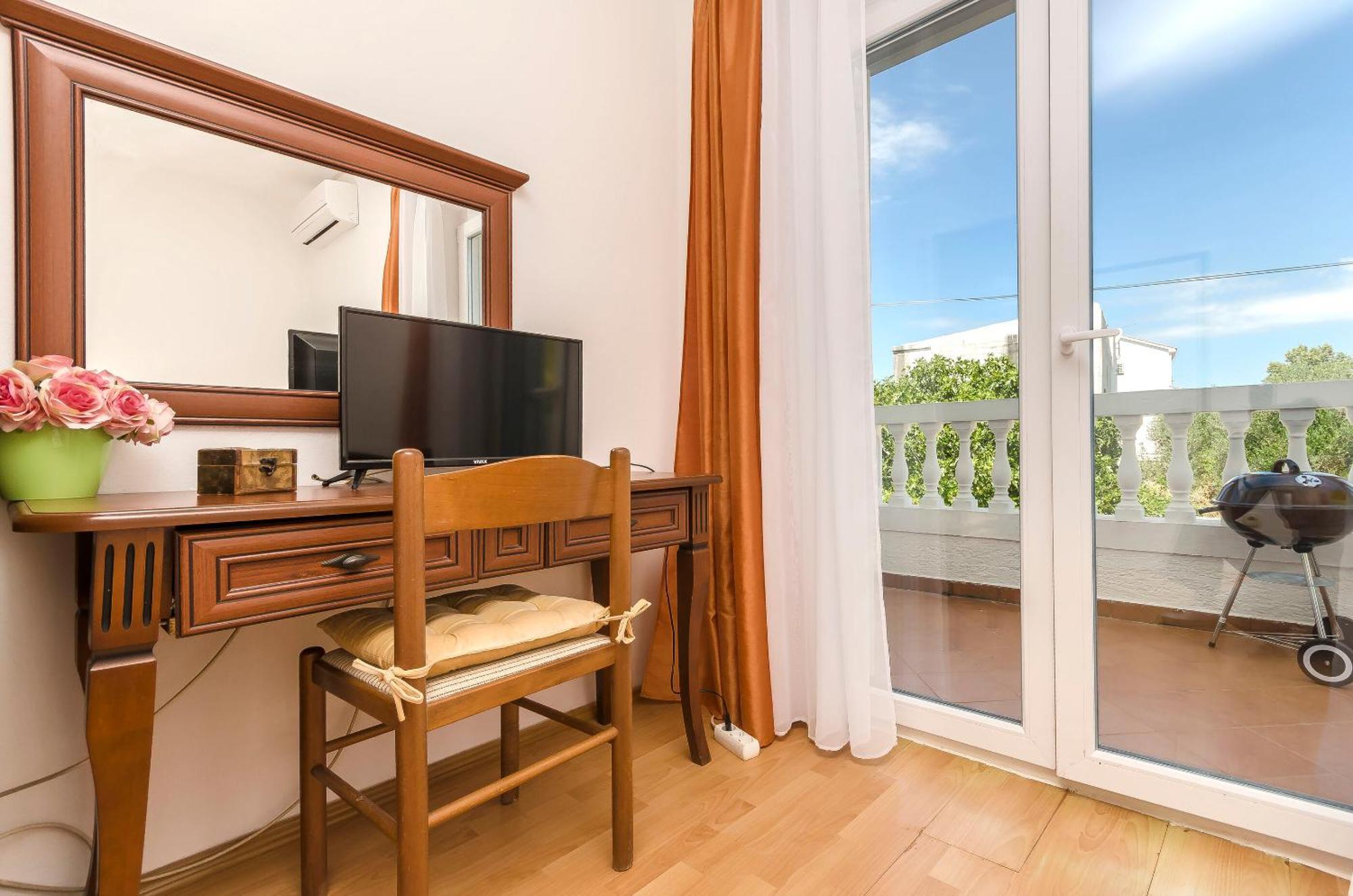 Apartment And Rooms Artina Водице Екстериор снимка