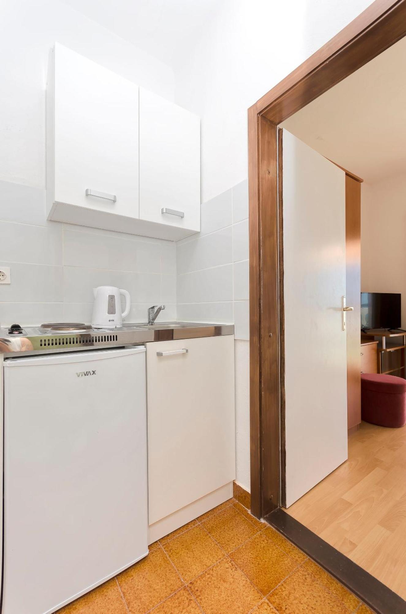 Apartment And Rooms Artina Водице Екстериор снимка