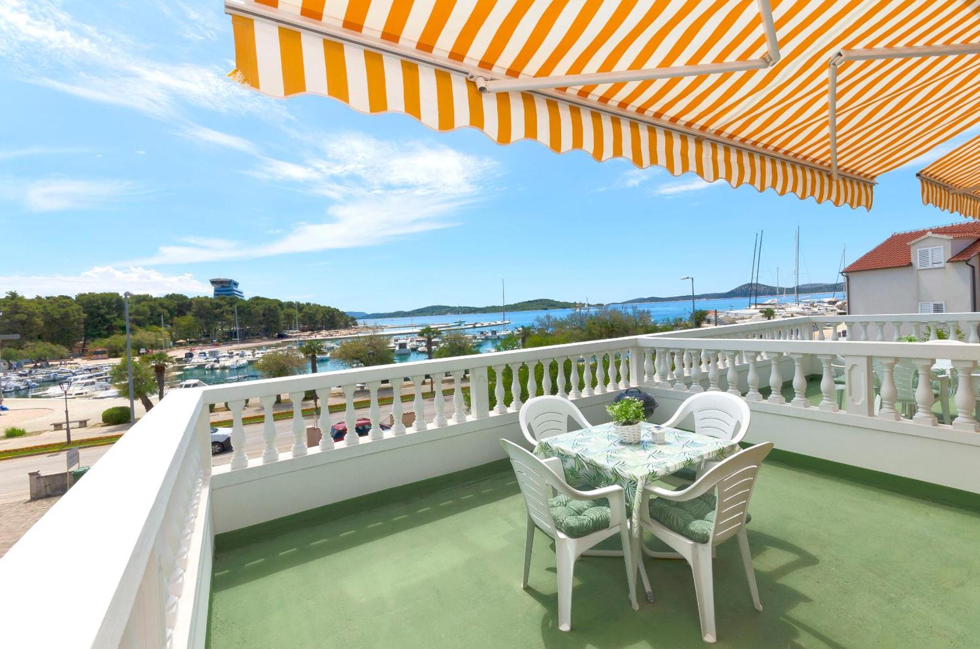 Apartment And Rooms Artina Водице Екстериор снимка